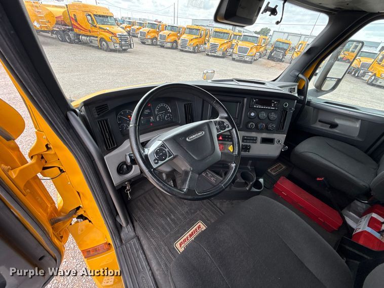 image for item FC4050 2022 Freightliner Cascadia 126 semi truck