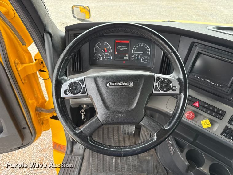 image for item FC4050 2022 Freightliner Cascadia 126 semi truck