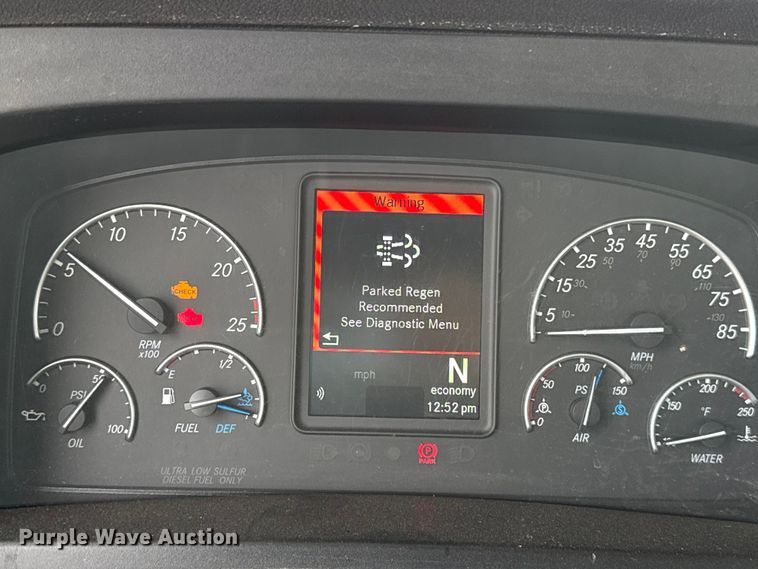 image for item FC4050 2022 Freightliner Cascadia 126 semi truck