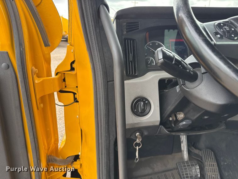 image for item FC4050 2022 Freightliner Cascadia 126 semi truck