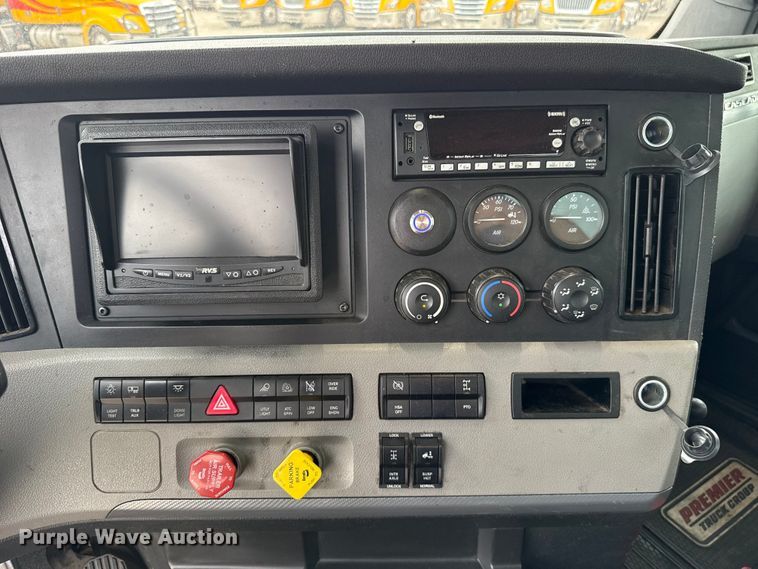 image for item FC4050 2022 Freightliner Cascadia 126 semi truck