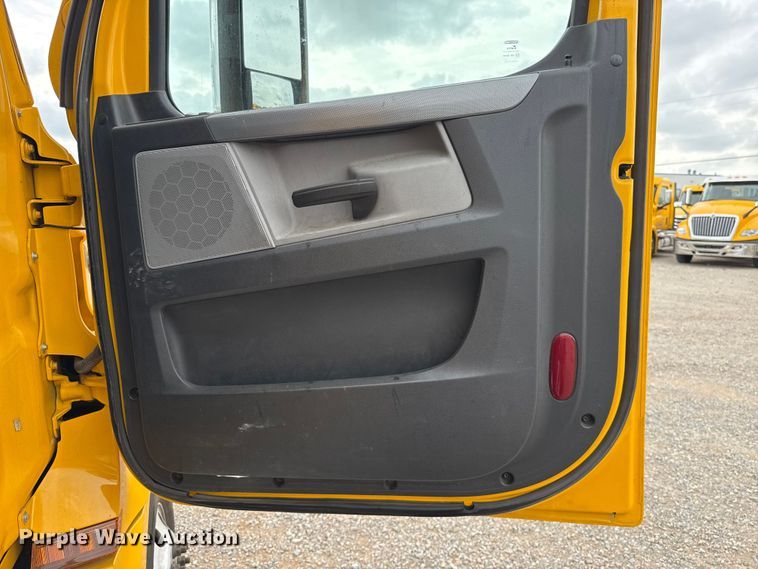 image for item FC4050 2022 Freightliner Cascadia 126 semi truck