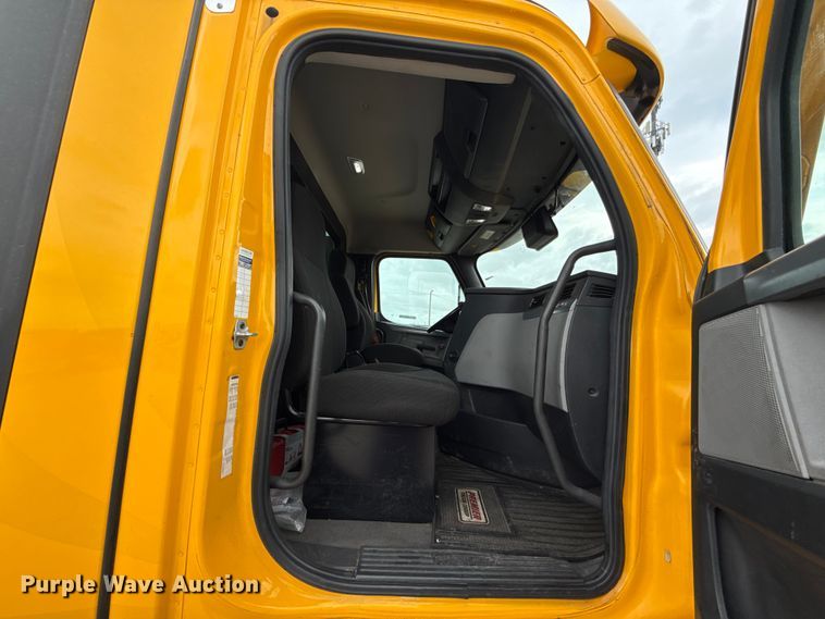 image for item FC4050 2022 Freightliner Cascadia 126 semi truck