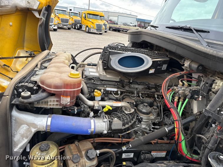 image for item FC4050 2022 Freightliner Cascadia 126 semi truck