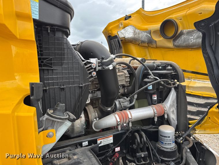 image for item FC4050 2022 Freightliner Cascadia 126 semi truck