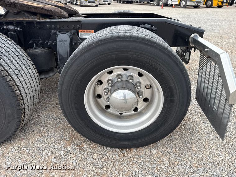 image for item FC4050 2022 Freightliner Cascadia 126 semi truck