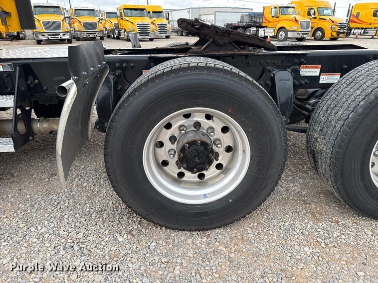 image for item FC4050 2022 Freightliner Cascadia 126 semi truck