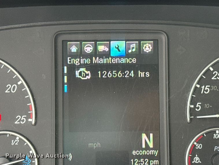 image for item FC4050 2022 Freightliner Cascadia 126 semi truck