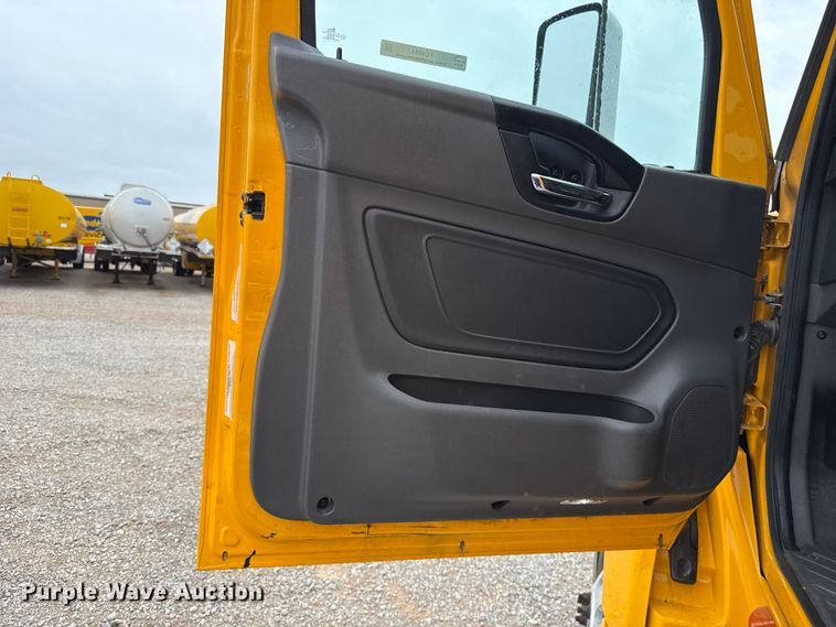 image for item FC4051 2023 International LT625 semi truck