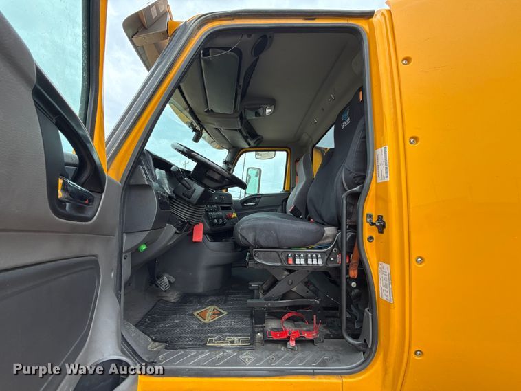 image for item FC4051 2023 International LT625 semi truck