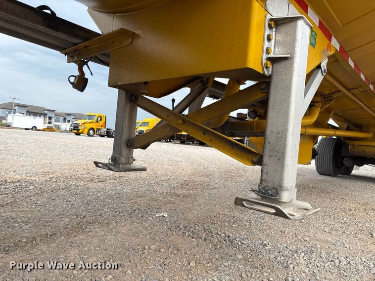 image for item FC4054 2003 Beall BAST-96-3-SB fuel trailer