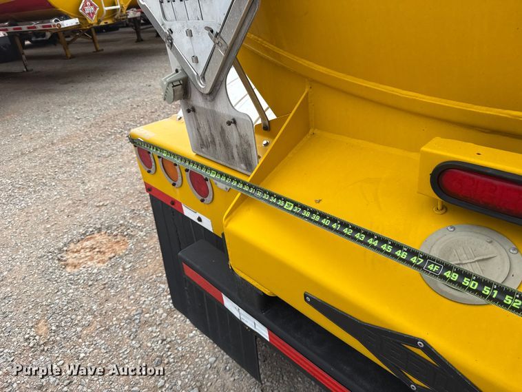 image for item FC4054 2003 Beall BAST-96-3-SB fuel trailer