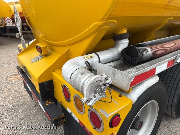 image for item FC4054 2003 Beall BAST-96-3-SB fuel trailer