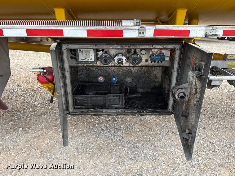 image for item FC4054 2003 Beall BAST-96-3-SB fuel trailer