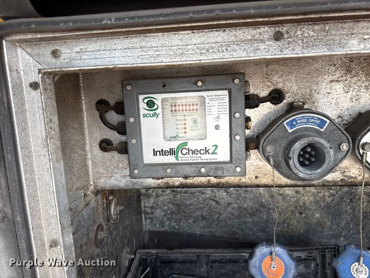 image for item FC4054 2003 Beall BAST-96-3-SB fuel trailer