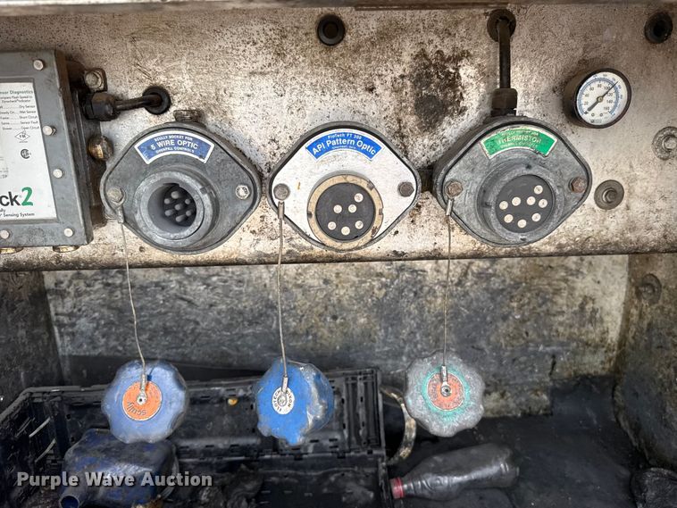 image for item FC4054 2003 Beall BAST-96-3-SB fuel trailer