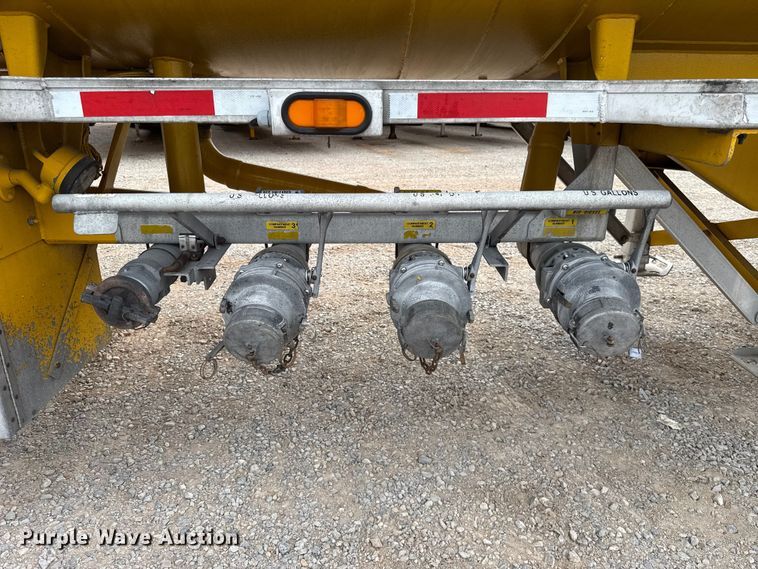 image for item FC4054 2003 Beall BAST-96-3-SB fuel trailer