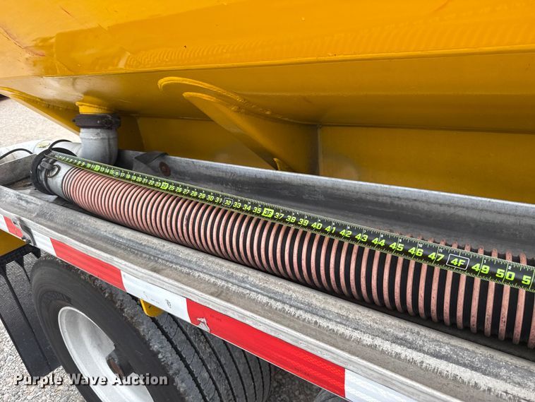image for item FC4054 2003 Beall BAST-96-3-SB fuel trailer