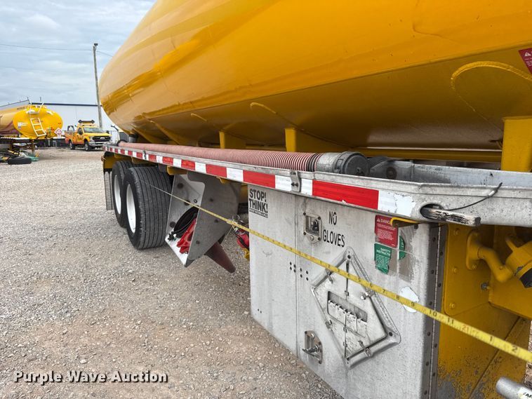 image for item FC4054 2003 Beall BAST-96-3-SB fuel trailer