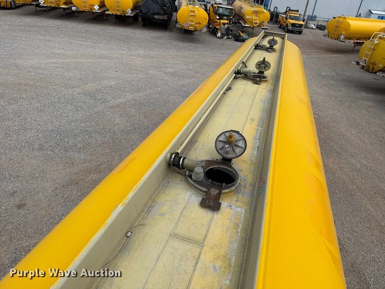 image for item FC4054 2003 Beall BAST-96-3-SB fuel trailer