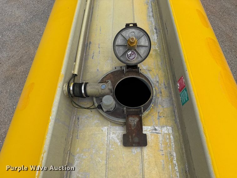 image for item FC4054 2003 Beall BAST-96-3-SB fuel trailer