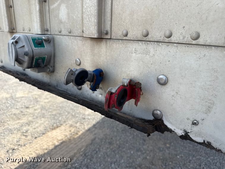image for item FC4062 2019 Wilson PSDCL-402 livestock trailer