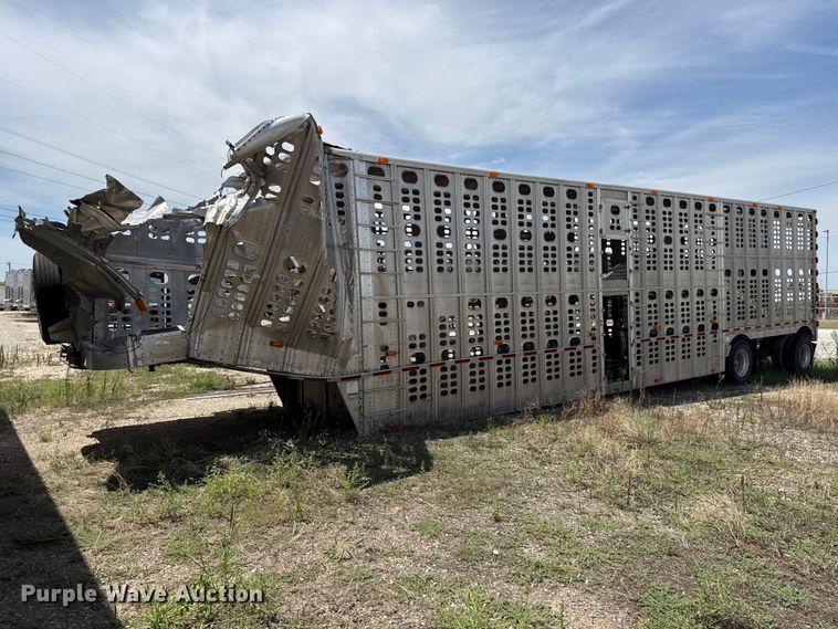 2013 Wilson PSDCL-402 livestock trailer