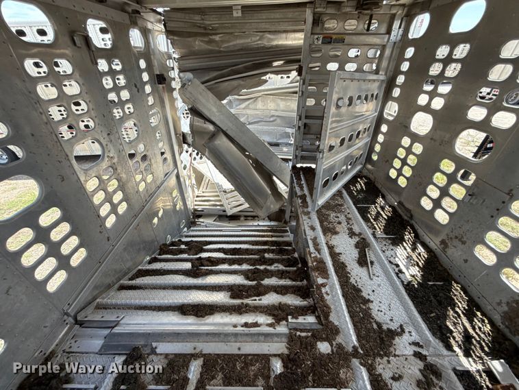 image for item FC4065 2013 Wilson PSDCL-402 livestock trailer