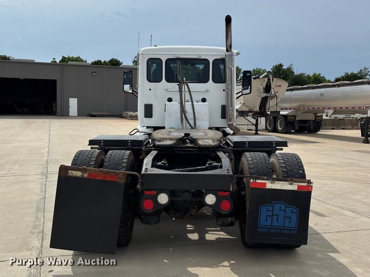 image for item FG0469 2018 Peterbilt 579 semi truck