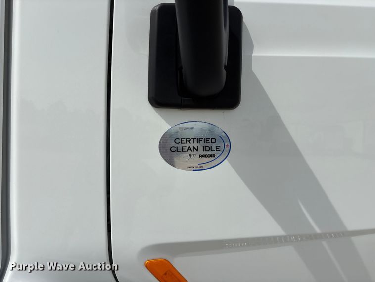 image for item FG0469 2018 Peterbilt 579 semi truck