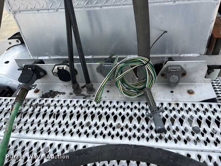 image for item FG0469 2018 Peterbilt 579 semi truck