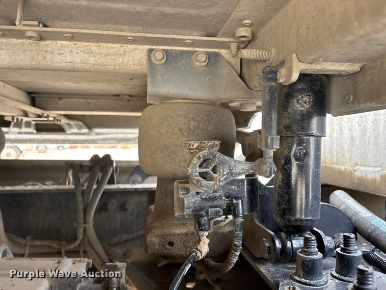 image for item FG0469 2018 Peterbilt 579 semi truck