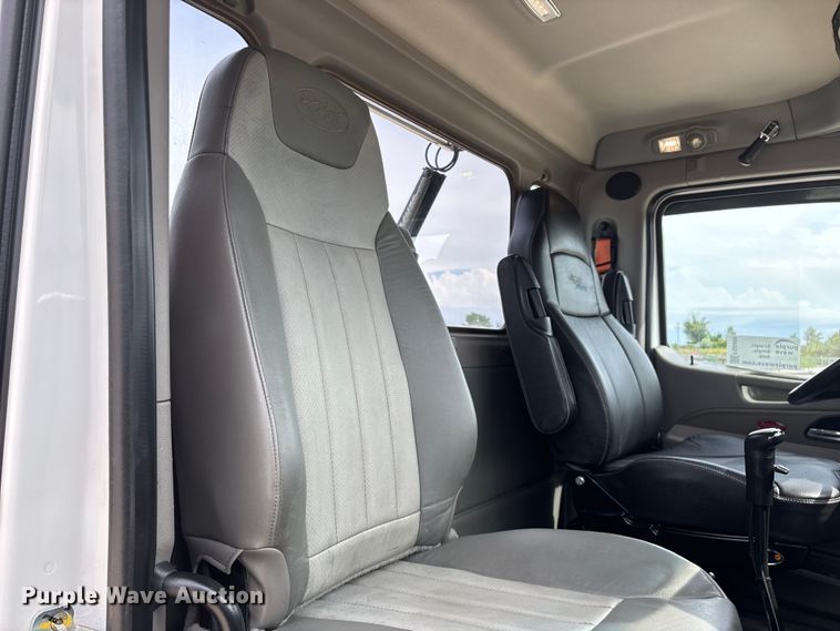 image for item FG0469 2018 Peterbilt 579 semi truck