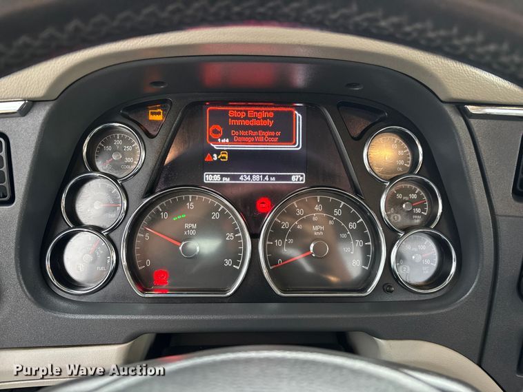 image for item FG0469 2018 Peterbilt 579 semi truck