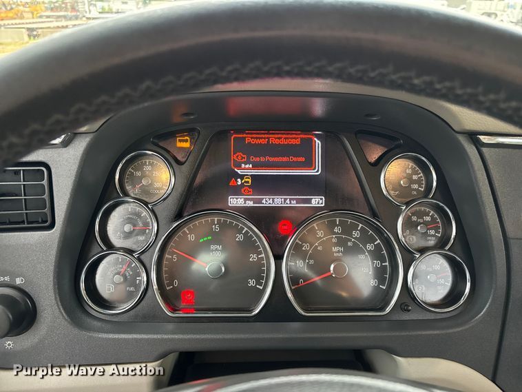 image for item FG0469 2018 Peterbilt 579 semi truck