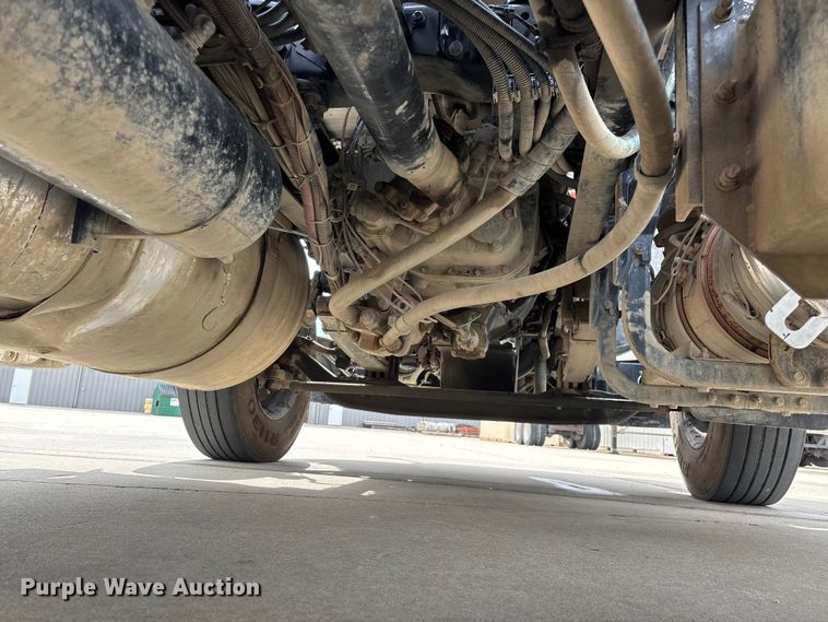 image for item FG0469 2018 Peterbilt 579 semi truck