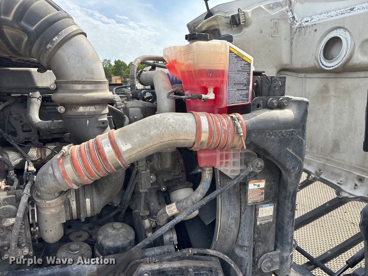 image for item FG0469 2018 Peterbilt 579 semi truck