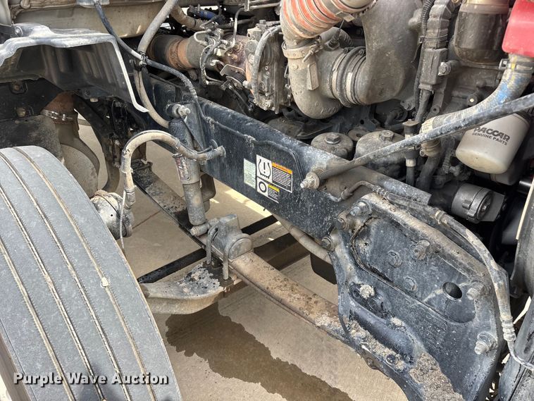 image for item FG0469 2018 Peterbilt 579 semi truck