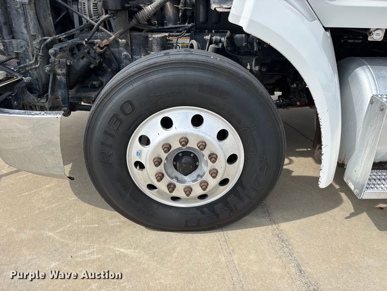 image for item FG0469 2018 Peterbilt 579 semi truck