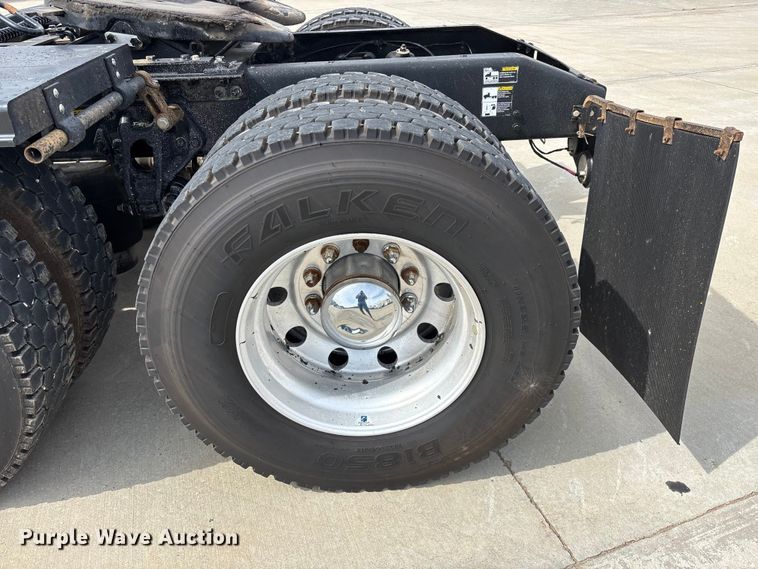 image for item FG0469 2018 Peterbilt 579 semi truck