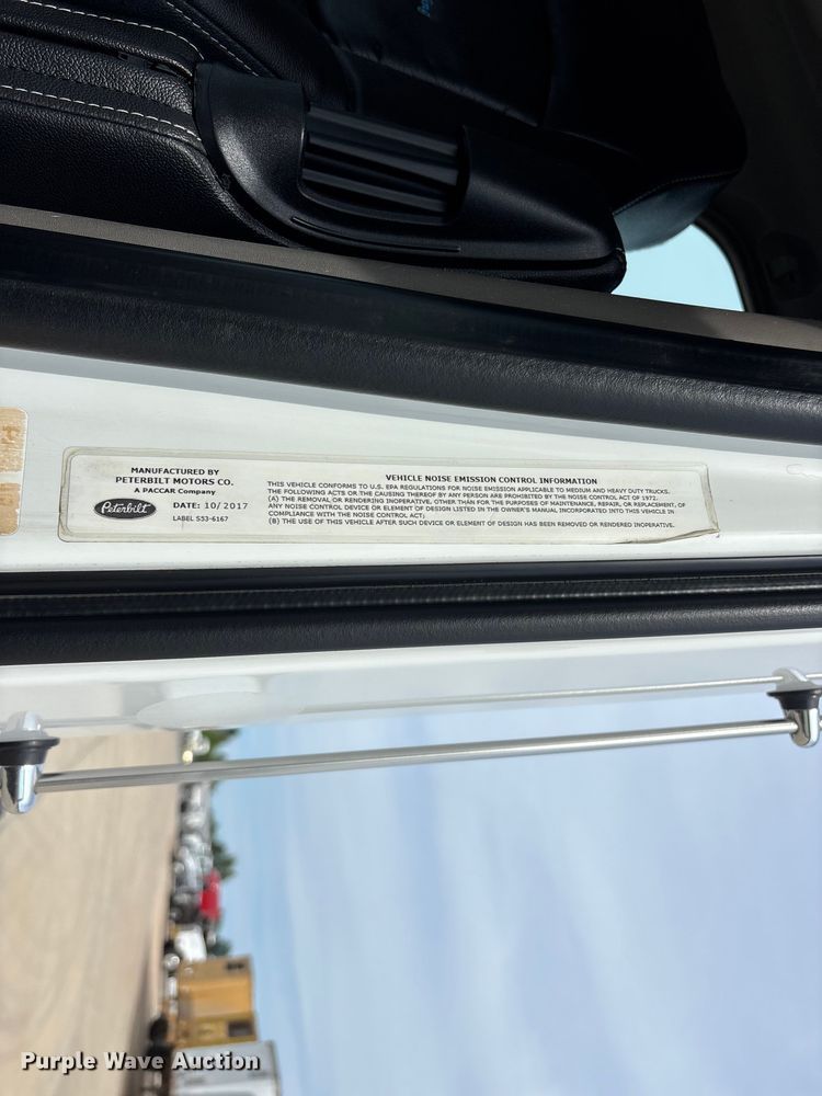 image for item FG0469 2018 Peterbilt 579 semi truck