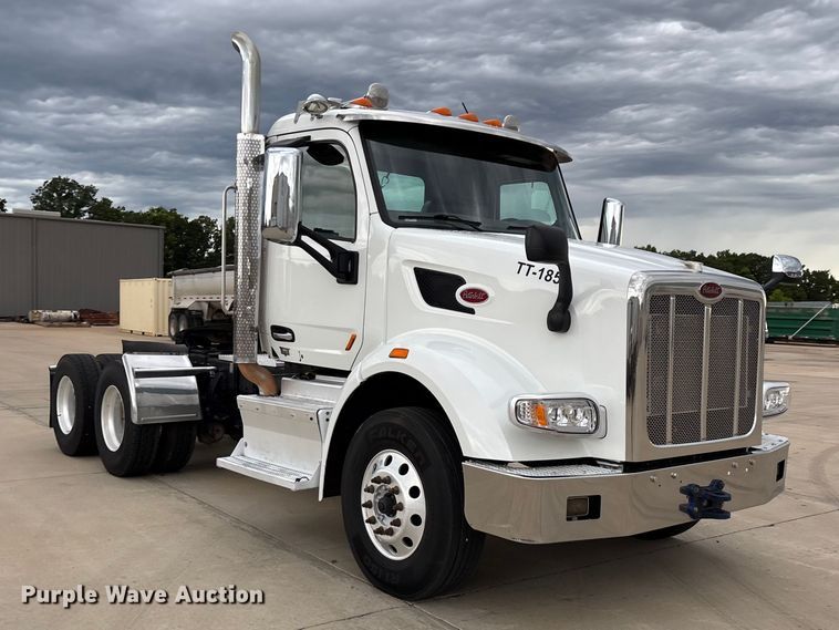 image for item FG0470 2016 Peterbilt 567 semi truck