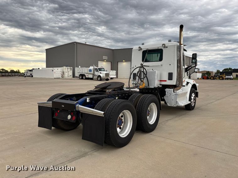 image for item FG0470 2016 Peterbilt 567 semi truck