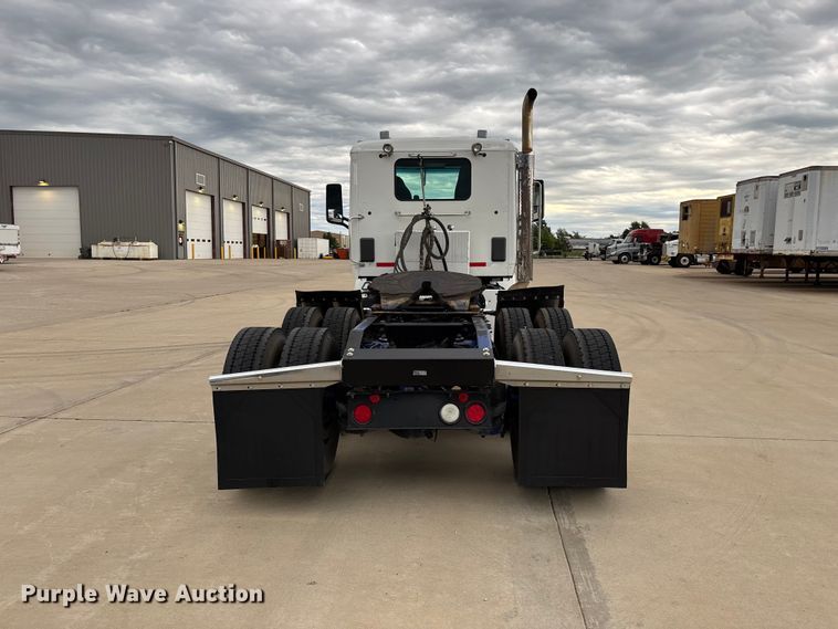 image for item FG0470 2016 Peterbilt 567 semi truck