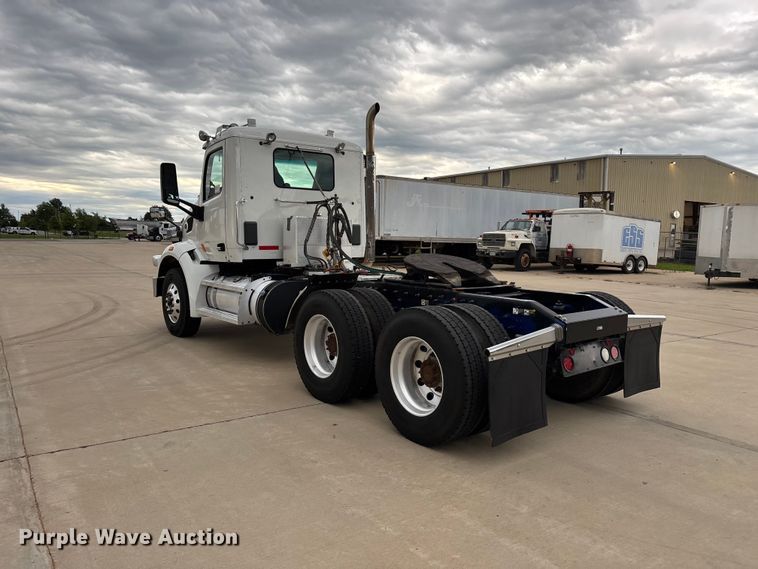 image for item FG0470 2016 Peterbilt 567 semi truck