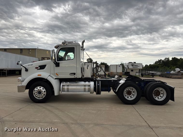 image for item FG0470 2016 Peterbilt 567 semi truck