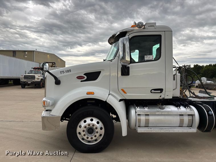 image for item FG0470 2016 Peterbilt 567 semi truck