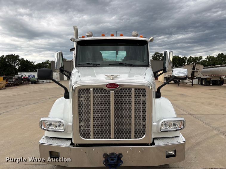 image for item FG0470 2016 Peterbilt 567 semi truck