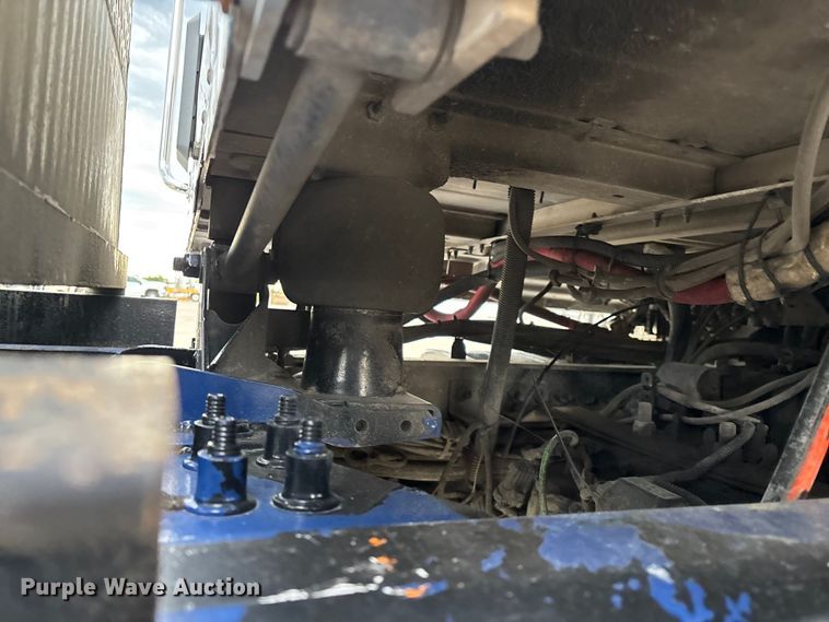 image for item FG0470 2016 Peterbilt 567 semi truck