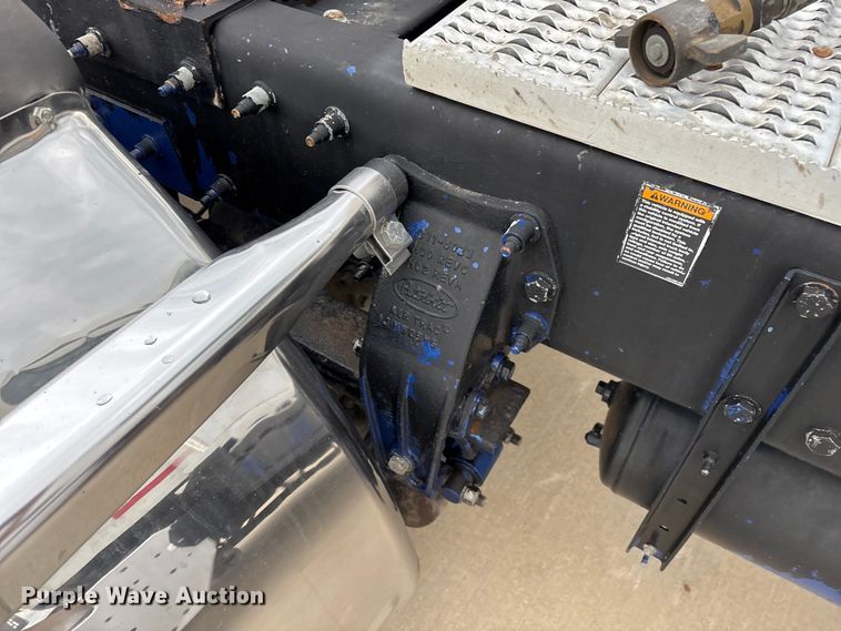 image for item FG0470 2016 Peterbilt 567 semi truck